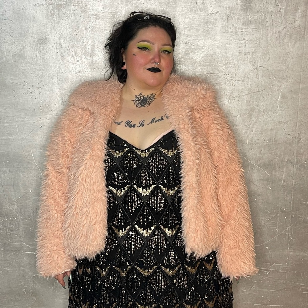 BLUSH PINK FAUX SHEARLING CROP TEDDY JACKET